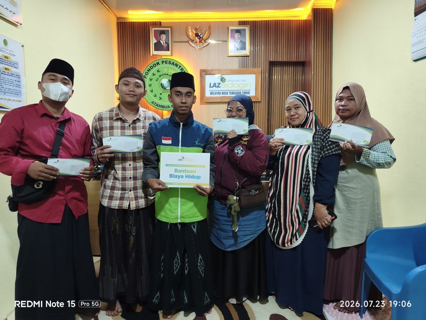 DUKUNG DEDIKASI PENGAJAR AGAMA, LAZ SIDOGIRI NTT SERAHKAN BANTUAN BIAYA HIDUP KEPADA GURU TPQ