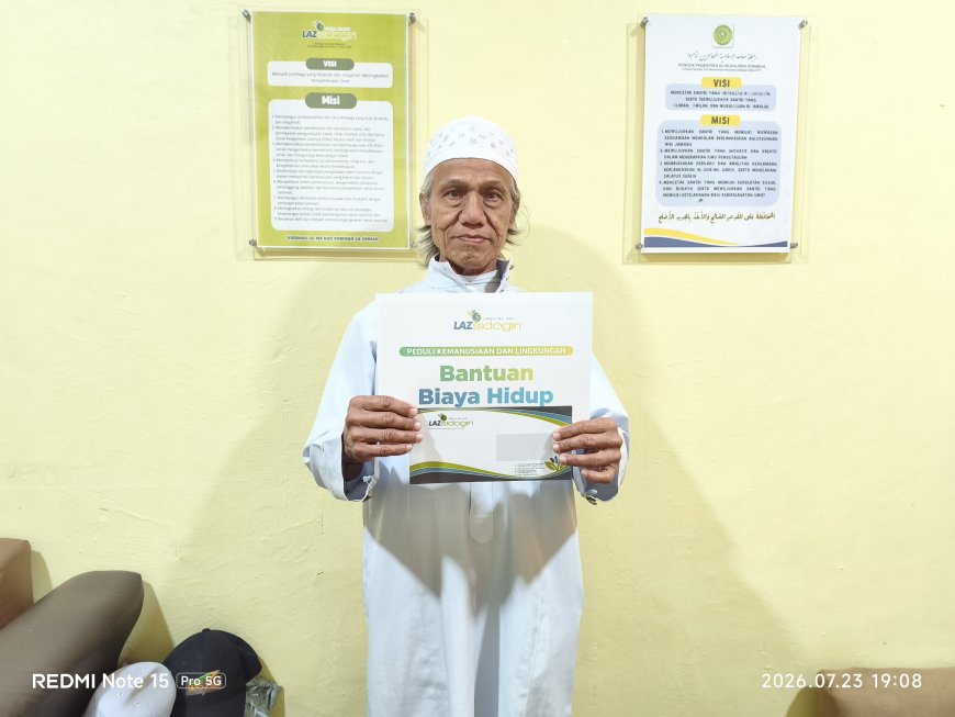 DUKUNG DEDIKASI PENGABDI RUMAH ALLAH, LAZ SIDOGIRI NTT SERAHKAN BANTUAN BIAYA HIDUP KEPADA MARBOT MASJID