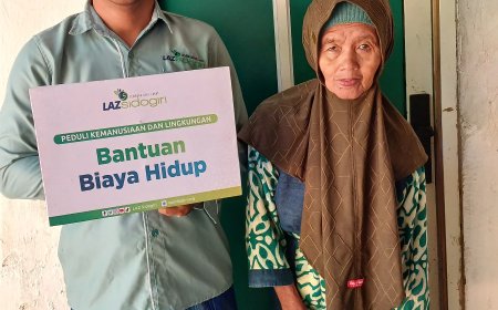 LAZ SIDOGIRI SALURKAN BANTUAN BIAYA HIDUP KEPADA JANDA DUAFA DI BANGKALAN