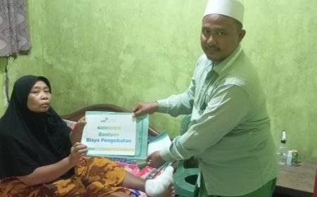 LAZ SIDOGIRI HADIR RINGANKAN BEBAN PENGOBATAN IBU MAISAROH