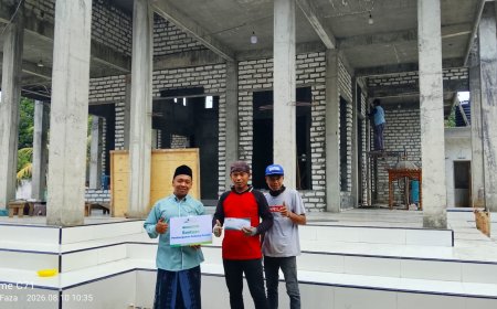 LAZ SIDOGIRI BANTU PEMBANGUNAN MASJID DARUS SALAM DI BANGKALAN