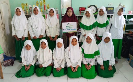 LAZ SIDOGIRI SALURKAN BANTUAN UNTUK GURU MD RAUDLATUL HIDAYAH