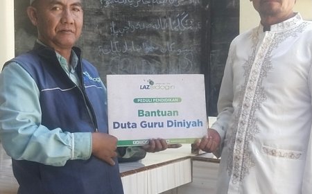 LAZ SIDOGIRI SALURKAN BANTUAN INSENTIF BAGI GURU MD. AL-HOLILIYAH BANGKALAN