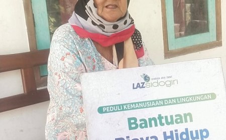 LAZ SIDOGIRI SALURKAN BANTUAN BIAYA HIDUP HARIAN KEPADA LANSIA FAKIR MISKIN DI MODUNG BANGKALAN