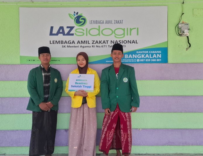 LAZ SIDOGIRI BANTU BIAYA PENDIDIKAN SANTRI DHUAFA DI BANGKALAN