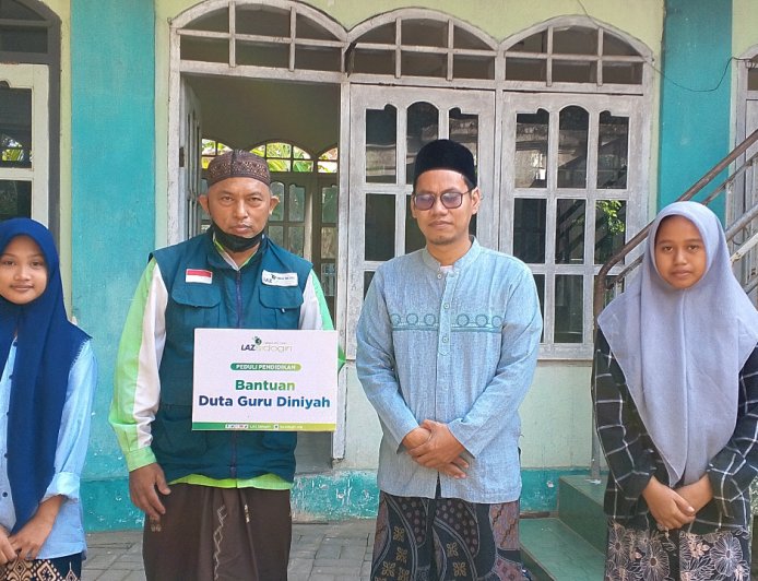 LAZ SIDOGIRI SALURKAN INSENTIF GURU MIFTAHUL ULUM DI BANGKALAN