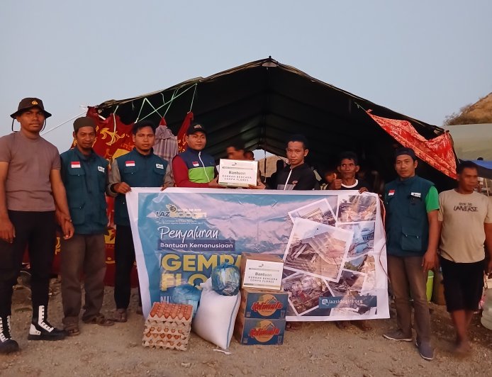 TIM LAZ SIDOGIRI NTT BERSAMA RELAWAN DISTRIBUSIKAN BANTUAN KEMANUSIAAN BAGI KORBAN GEMPA FLORES DI MBAY NAGEKEO