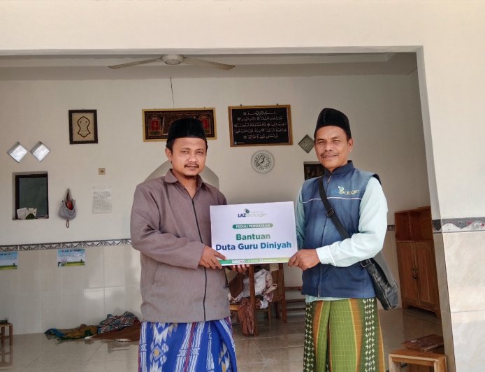 LAZ SIDOGIRI SALURKAN BANTUAN INSENTIF GURU UNTUK GURU MQK KATELENG BANGKALAN