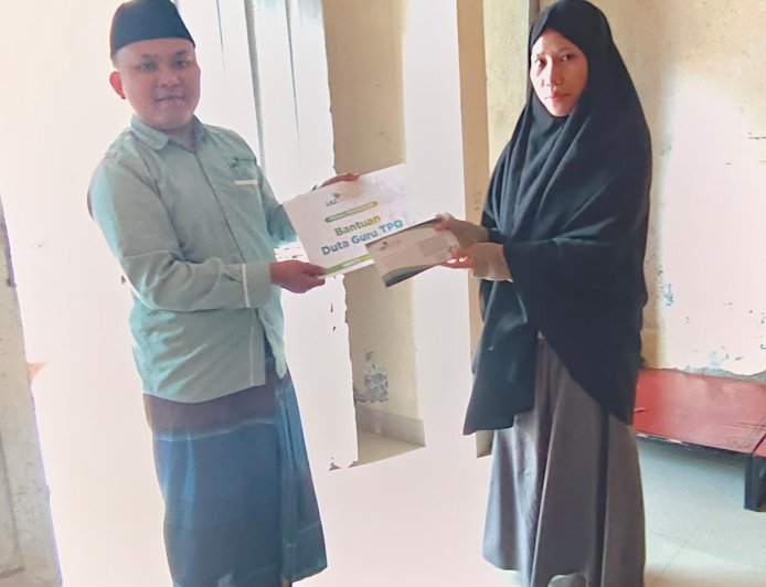 DUKUNG PENDIDIKAN AL QURAN DI PEDESAAN, LAZ SIDOGIRI SALURKAN INSENTIF GURU NGAJI DI MAROS