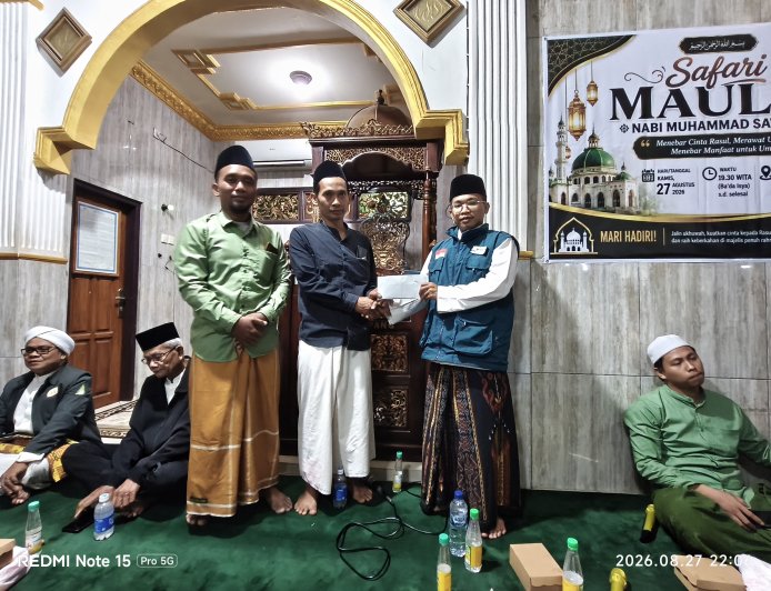 MENGUATKAN SYIAR, MENEBAR CINTA NABI: LAZ SIDOGIRI SALURKAN BANTUAN PHBI MAULID NABI MUHAMMAD SAW DI  MASJID AS-SHOLIHIN TARUS KUPANG