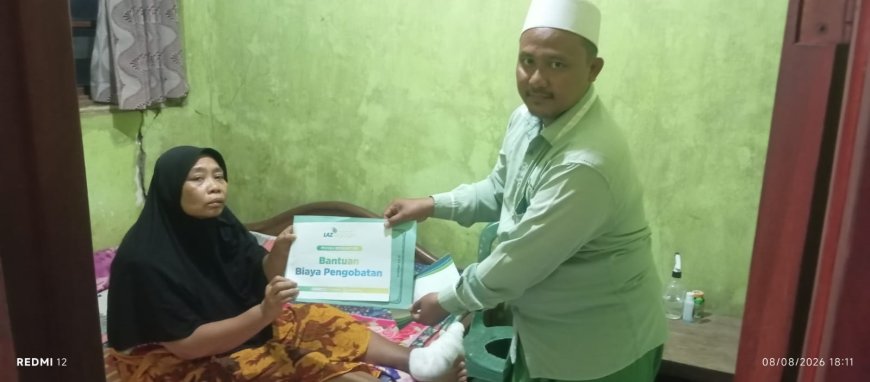 LAZ SIDOGIRI HADIR RINGANKAN BEBAN PENGOBATAN IBU MAISAROH