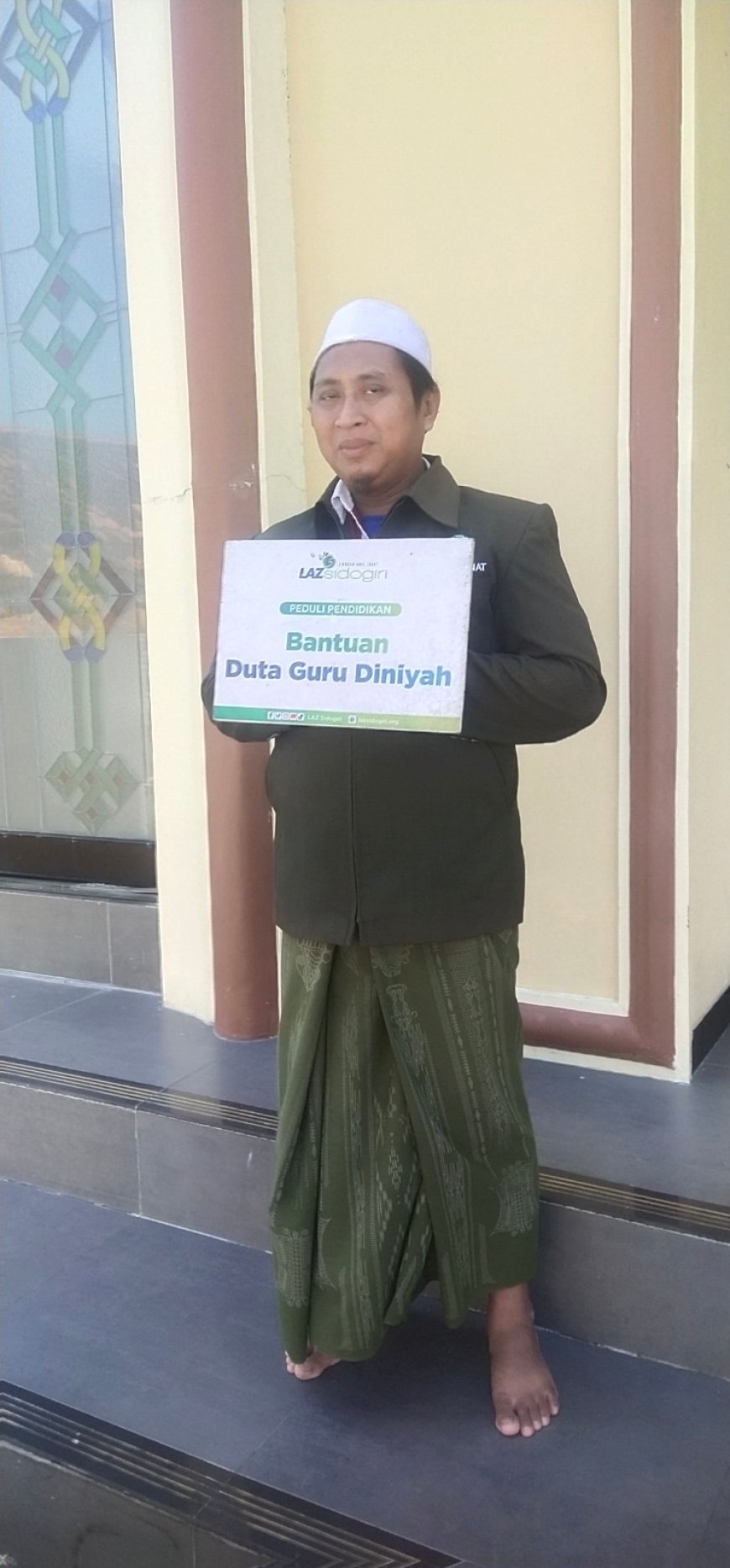 LAZ SIDOGIRI SALURKAN INSENTIF UNTUK GURU MD. RAUDLATUL MUTA’ALLIMIN DI BANGKALAN