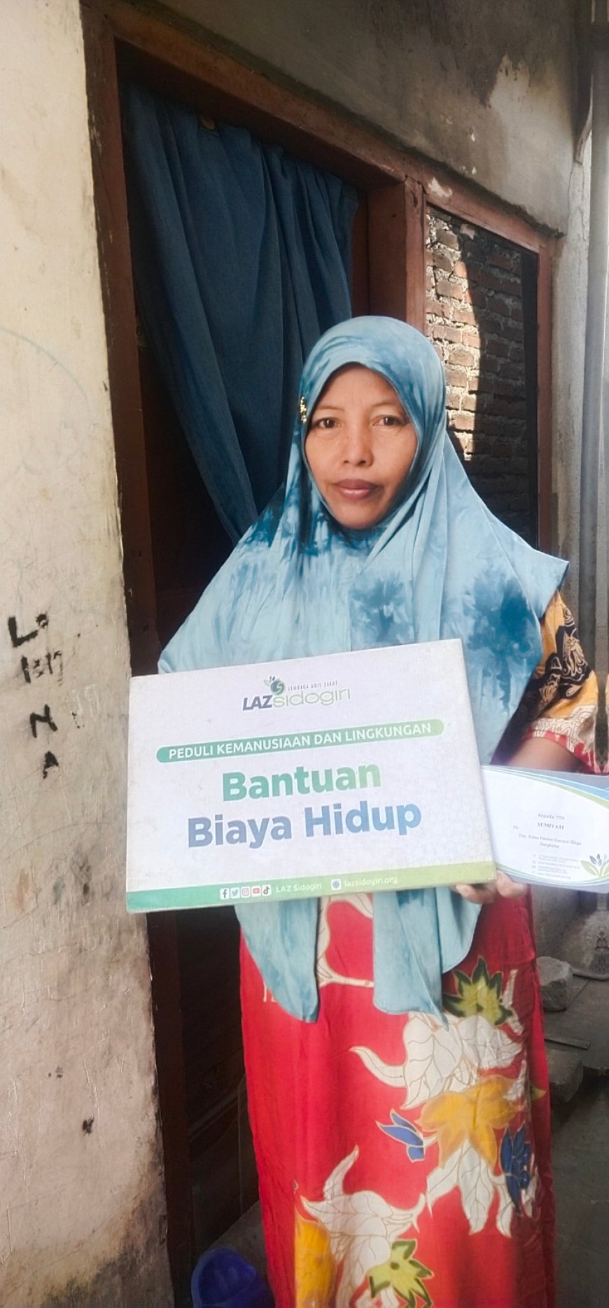 LAZ SIDOGIRI SALURKAN BANTUAN BIAYA HIDUP HARIAN KEPADA WARGA KURANG MAMPU DI BLEGA BANGKALAN