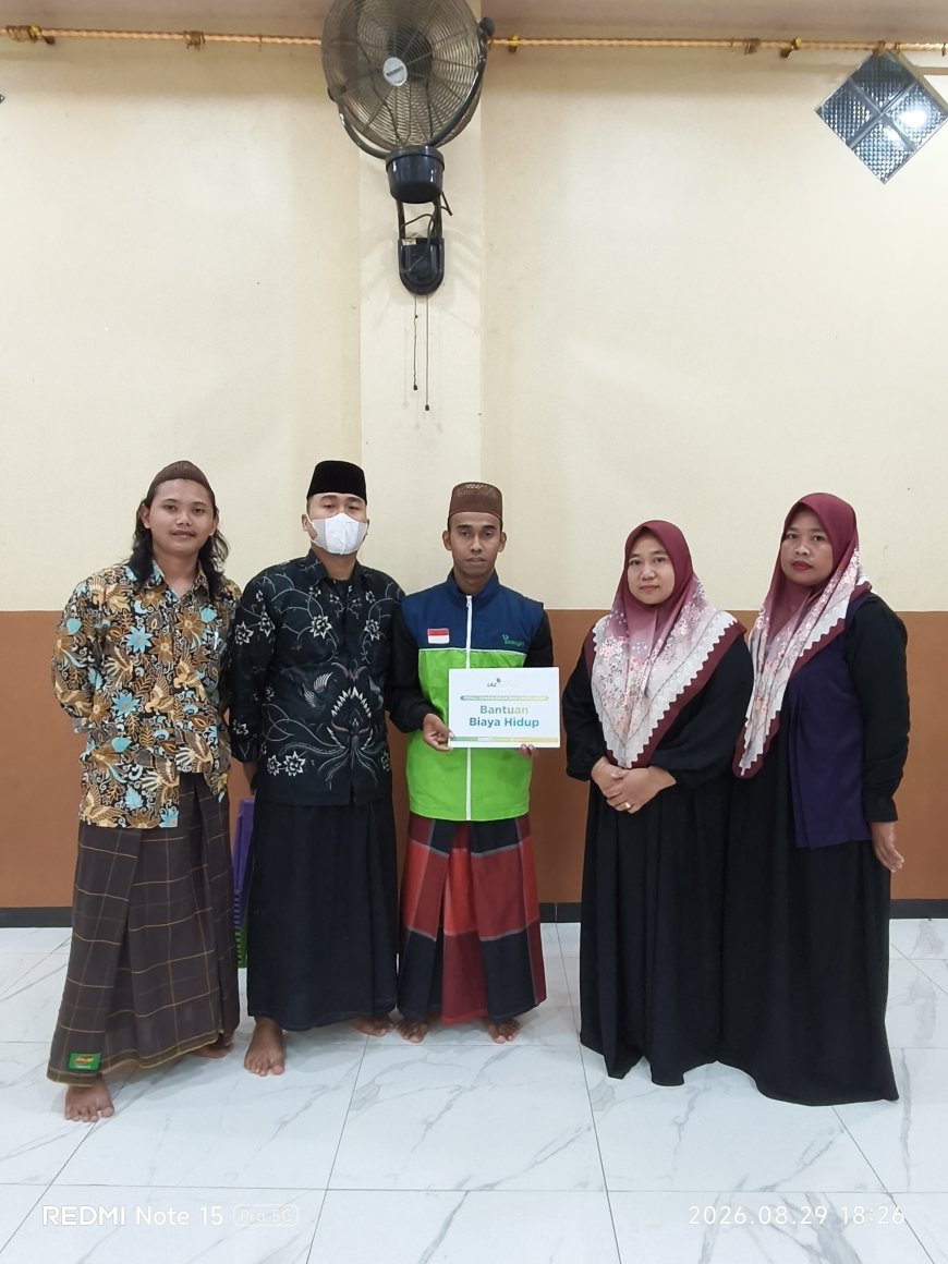 DUKUNG DEDIKASI PENGAJAR AGAMA, LAZ SIDOGIRI SERAHKAN BANTUAN BIAYA HIDUP UNTUK GURU TPQ DI PONDOK PESANTREN AL-MUHAJIRIN