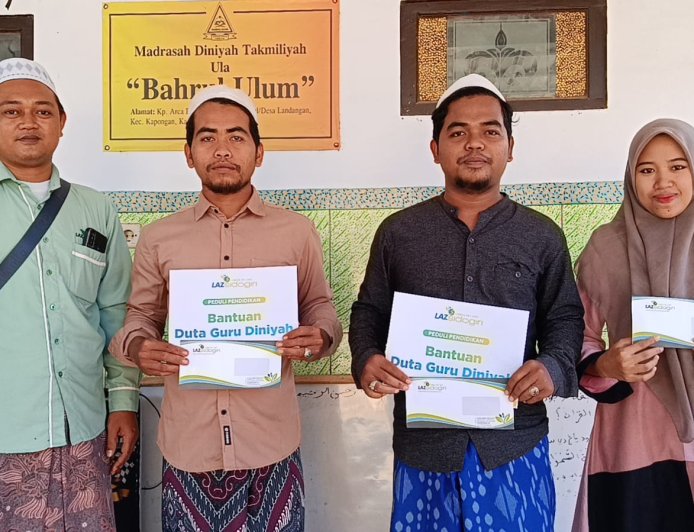 PEDULI PENDIDIKAN, LAZ SIDOGIRI SALURKAN INSENTIF GURU DI SITUBONDO