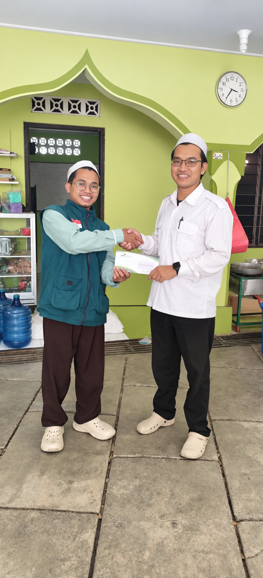 LAZ SIDOGIRI NTT SALURKAN BANTUAN PROGRAM PEDULI DAKWAH DI MABES LIWAUL MUSTOFA, KUPANG