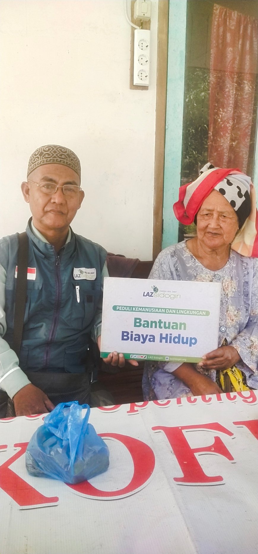 PEDULI KEMANUSIAAN, LAZ SIDOGIRI BANTU KEBUTUHAN HARIAN WARGA MODUNG