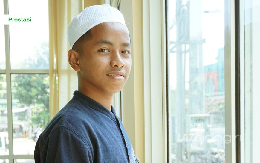 MENUNAIKAN CITA-CITA ALMARHUM ORANG TUA