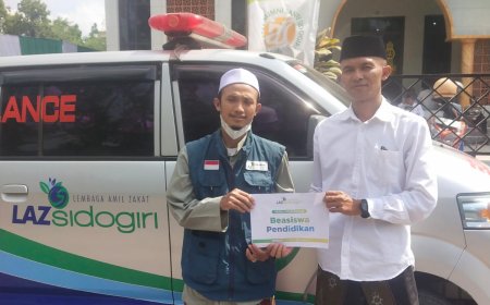 LAZ SIDOGIRI SALURKAN BEASISWA UNTUK DUA SANTRI PP NURUL QORNAIN JEMBER