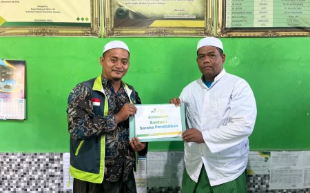 LAZ SIDOGIRI SALURKAN BANTUAN SARANA PENDIDIKAN UNTUK PEMBANGUNAN RUANG KELAS MMU A-09 JETIS