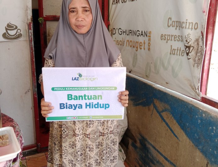 RINGANKAN BEBAN, LAZ SIDOGIRI SALURKAN BANTUAN KEPADA WARGA GALIS DAJAH