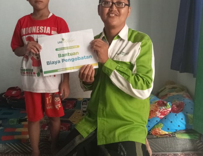 SAYANG  ANAK-ANAK, LAZ SIDOGIRI SALURKAN BANTUAN BIAYA KHITAN UNTUK M. HANAFI MAULIDAN