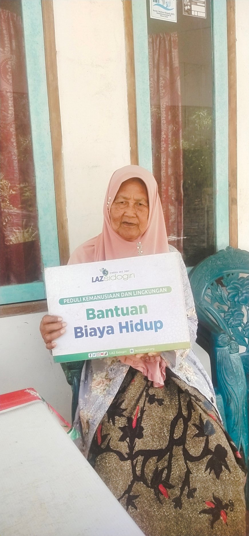 DUKUNG WARGA SEJAHTERA, LAZ SIDOGIRI SALURKAN BANTUAN BIAYA HIDUP LANSIA DI PELOSOK BANGKALAN