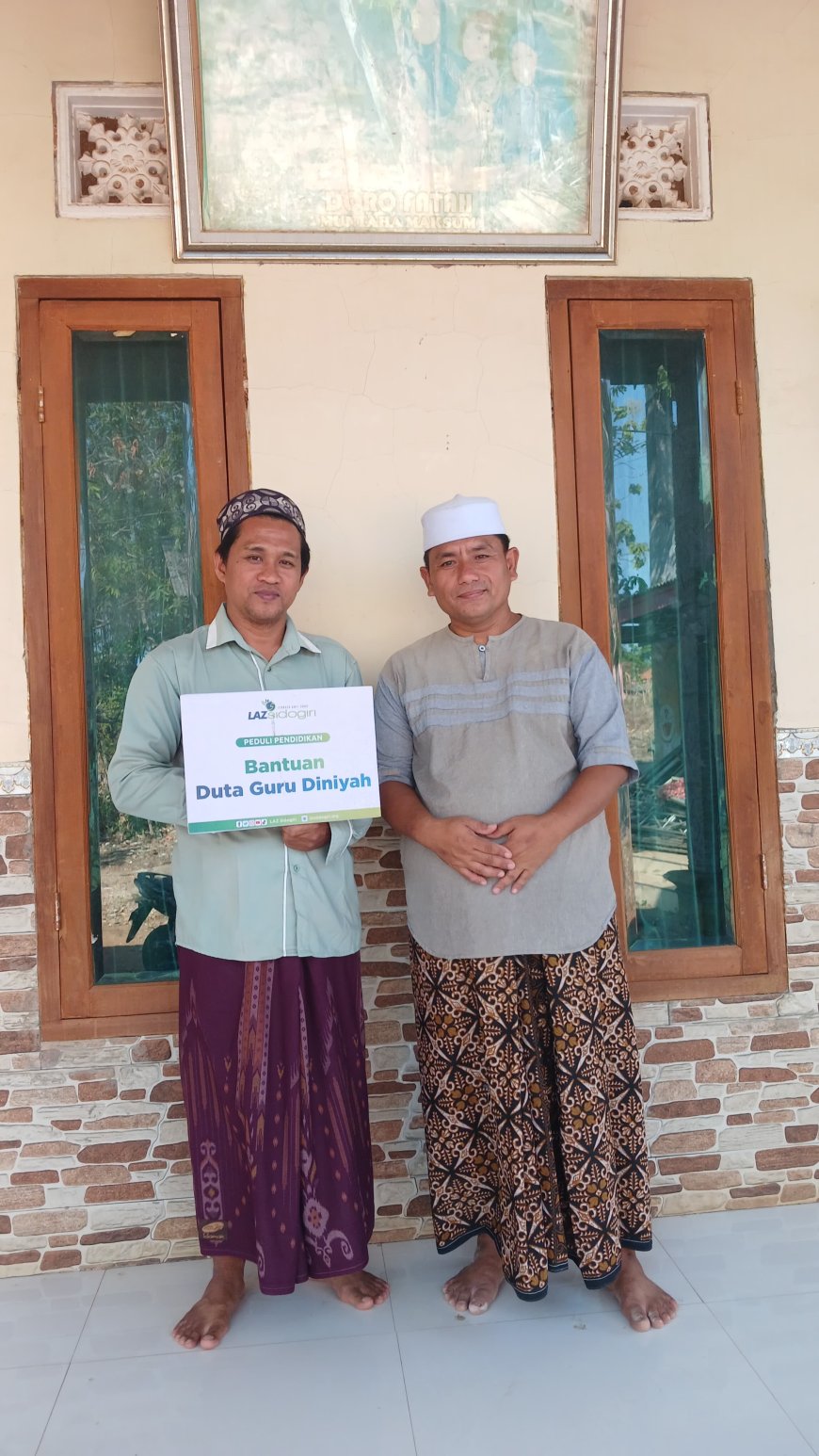 RAWAT KESEJAHTERAAN GURU, LAZ SIDOGIRI SALURKAN BANTUAN DUTA GURU MADRASAH NURUL ULUM