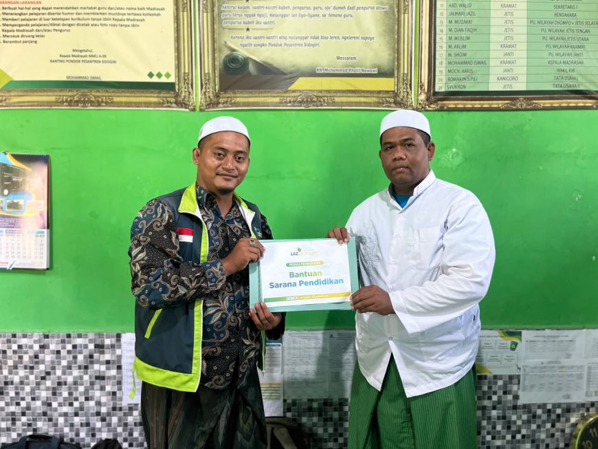 LAZ SIDOGIRI SALURKAN BANTUAN SARANA PENDIDIKAN UNTUK PEMBANGUNAN RUANG KELAS MMU A-09 JETIS