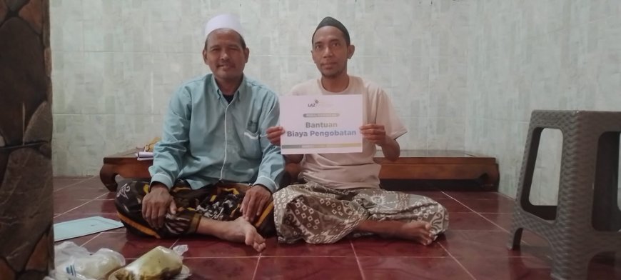 PEDULI SESAMA, LAZ SIDOGIRI BANTU BIAYA PENGOBATAN WARGA KRATON PASURUAN