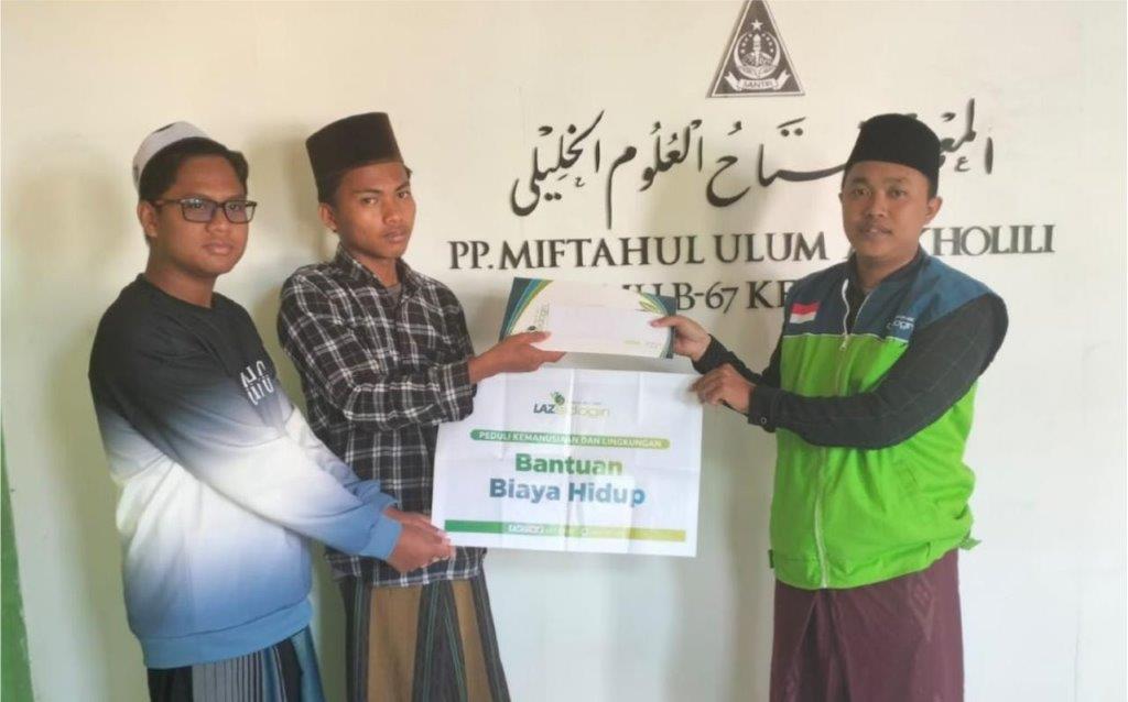 LAZ SIDOGIRI SALURKAN BANTUAN BIAYA HIDUP UNTUK GURU MADRASAH DI PROBOLINGGO