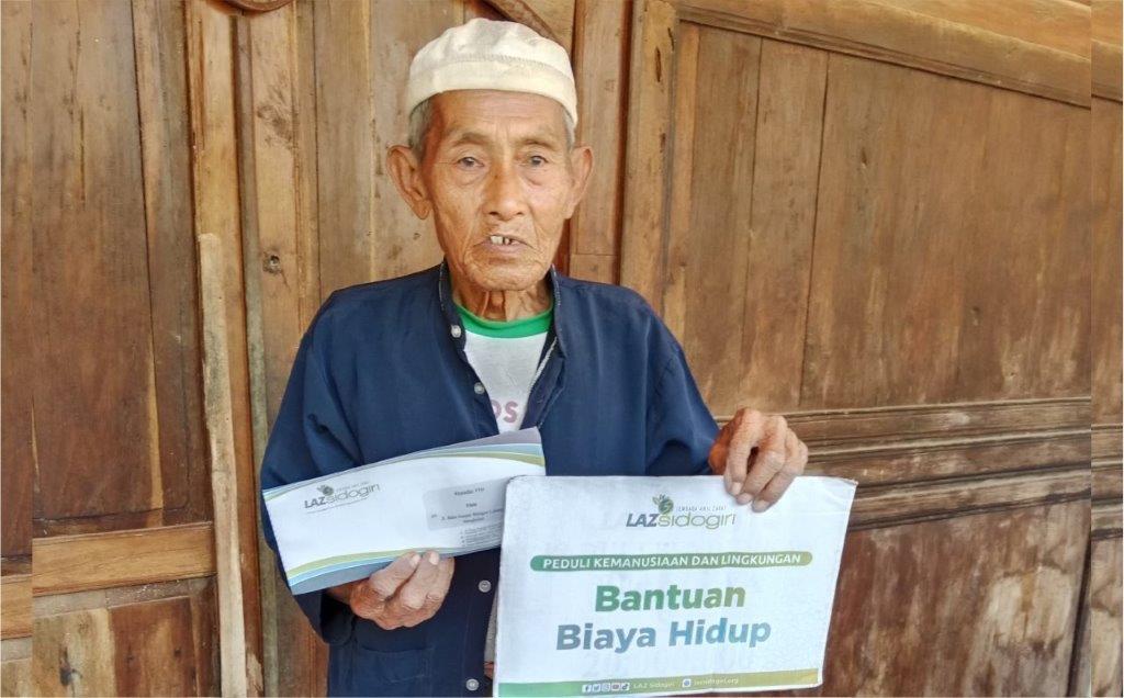 LAZ SIDOGIRI KUCURKAN BANTUAN BIAYA HIDUP DI BANGKALAN
