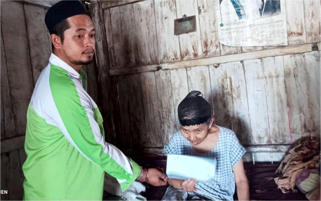 LAZ SIDOGIRI SALURKAN BANTUAN BIAYA HIDUP DI SITUBONDO