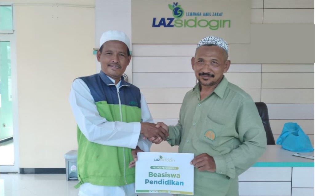 LAZ SIDOGIRI KUCURKAN BEASISWA UNTUK SANTRI PPS