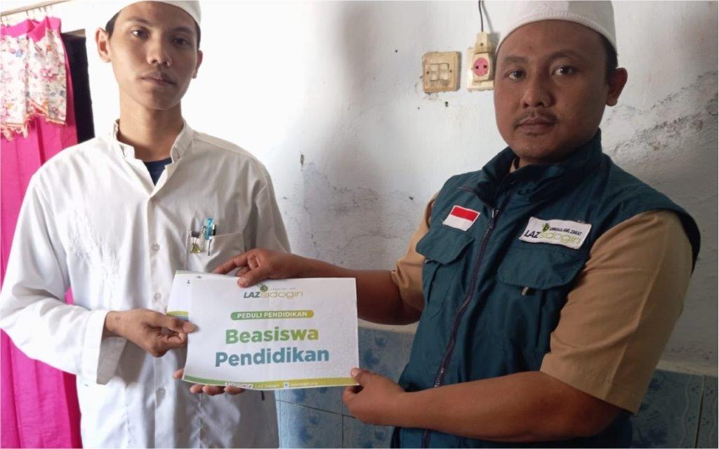 LAZ SIDOGIRI KUCURKAN BEASIWA MURID LPPS MENJELANG PELAKSANAAN UJIAN