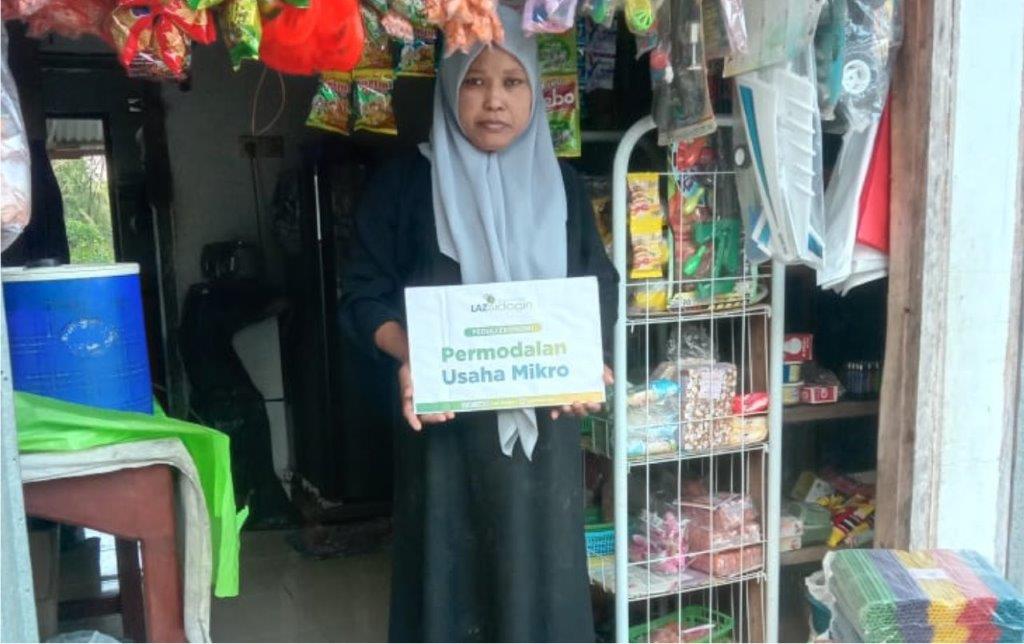 LAZ SIDOGIRI BERI TAMBAHAN MODAL USAHA JANDA DHUAFA DI BANGKALAN