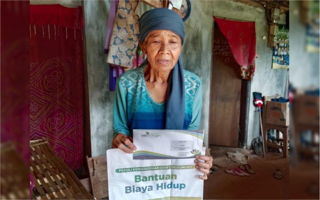 LAZ SIDOGIRI SALURKAN BANTUAN BIAYA HIDUP DI BANGKALAN