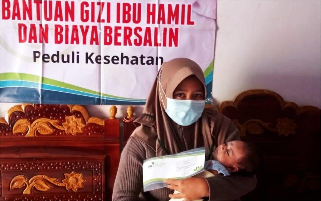 LAZ SIDOGIRI SALURKAN BANTUAN BIAYA IBU BERSALIN DI KABUPATEN BANGKALAN
