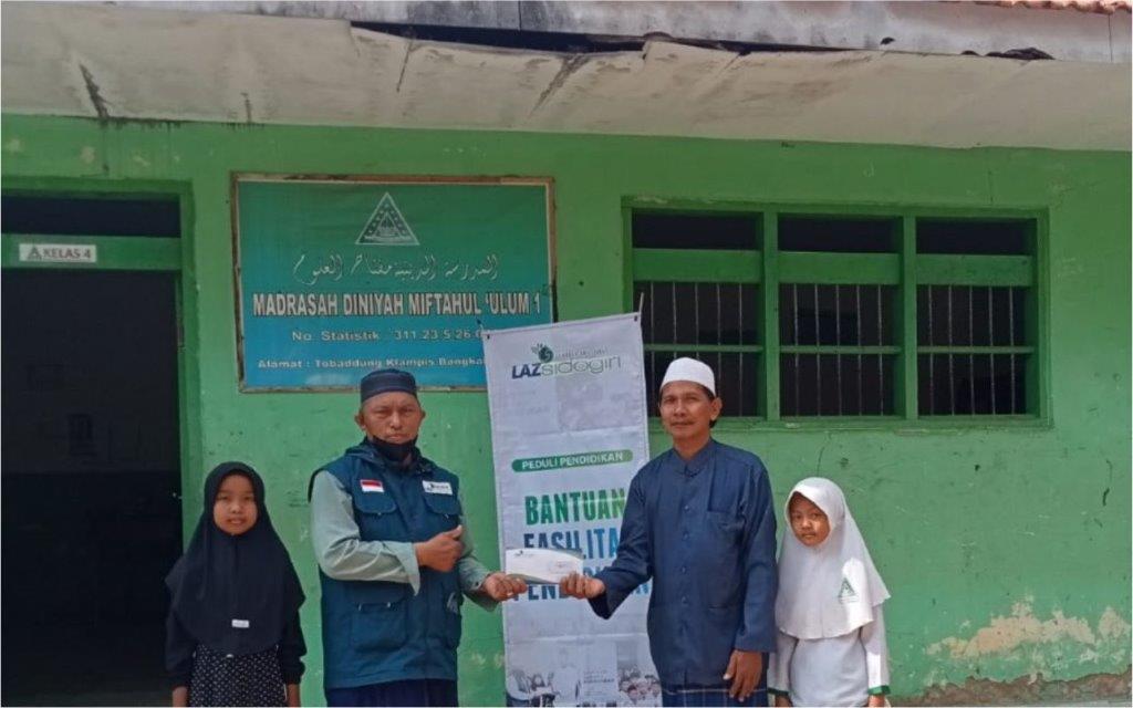 LAZ SIDOGIRI SALURKAN BANTUAN FASILITAS PENDIDIKAN DI BANGKALAN