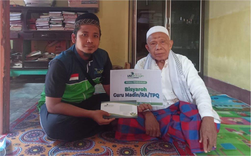 LAZ SIDOGIRI BERI BISYAROH GURU NGAJI YANG TIDAK MEMPUNYAI BISYAROH TETAP