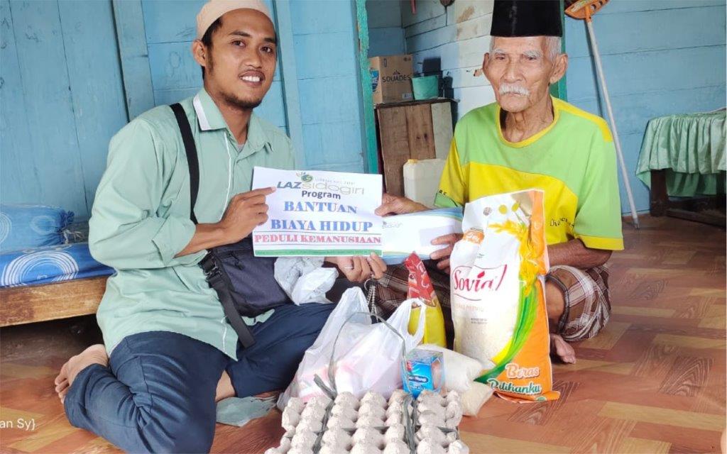 LAZ Sidogiri Bantu Kebutuhan Hidup Mbah Nakne, Lansia Dhuafa Di Kalimantan Timur