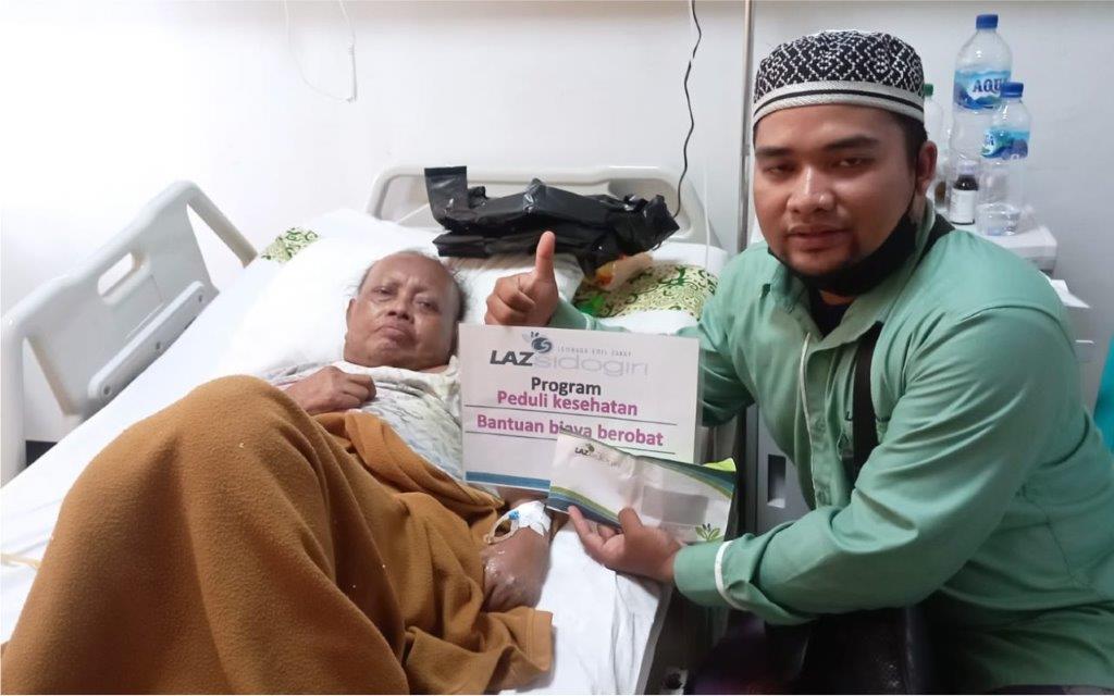 LAZ SIDOGIRI SALURKAN BANTUAN BIAYA PENGOBATAN PENGIDAP KANKER