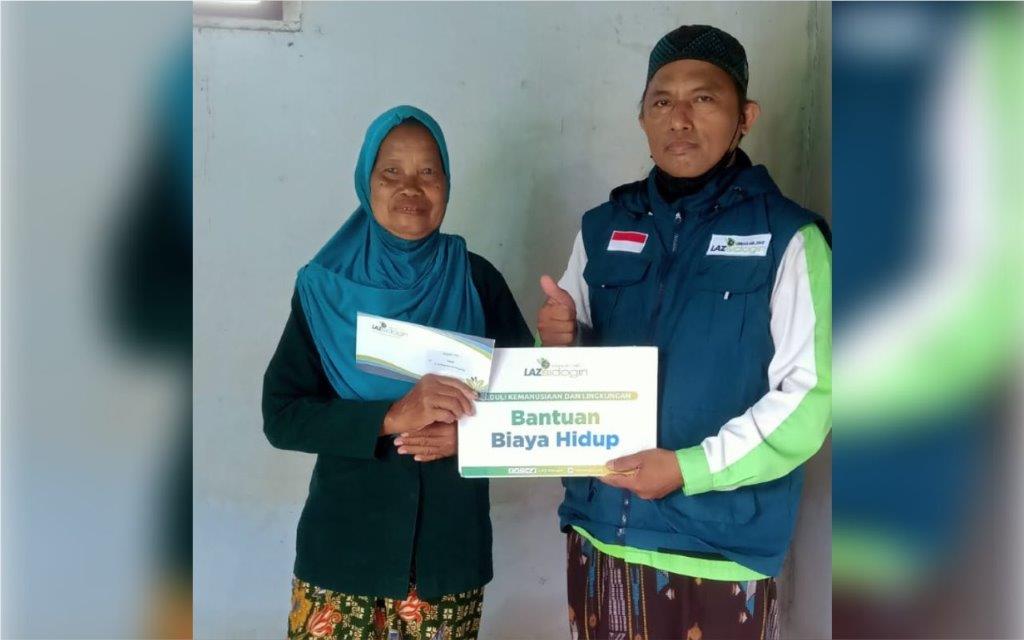 LAZ SIDOGIRI BERIKAN BANTUAN BIAYA HIDUP UNTUK LANSIA DHUAFA DI BANGKALAN