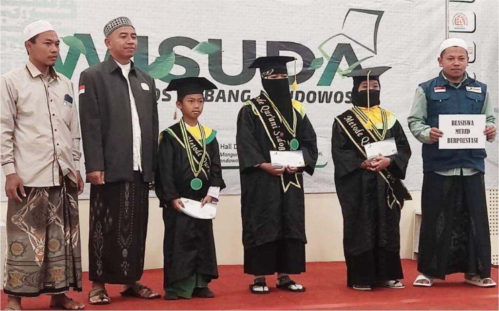 LAZ SIDOGIRI BERI BANTUAN BEASISWA PELAJAR BERPRESTASI DI BONDOWOSO