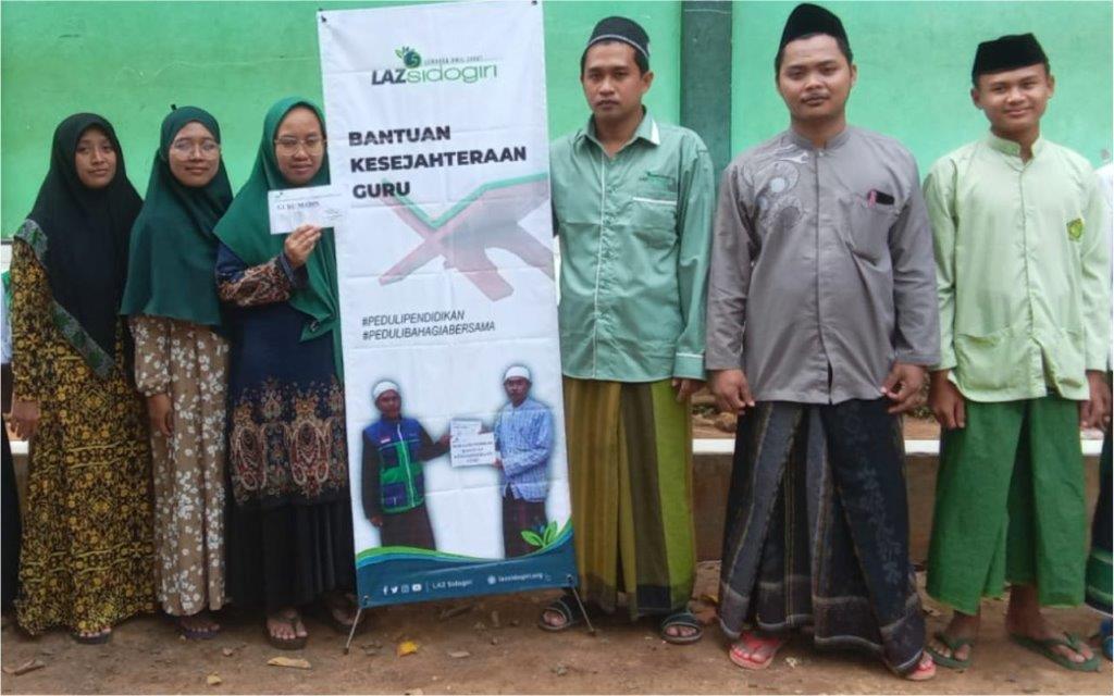 LAZ SIDOGIRI PEDULI KESEJAHTERAAN GURU MADIN DI GALIS BANGKALAN