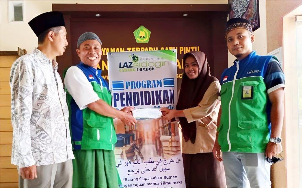 BANTU SISWA BERPRESTASI DI LOMBOK BARAT