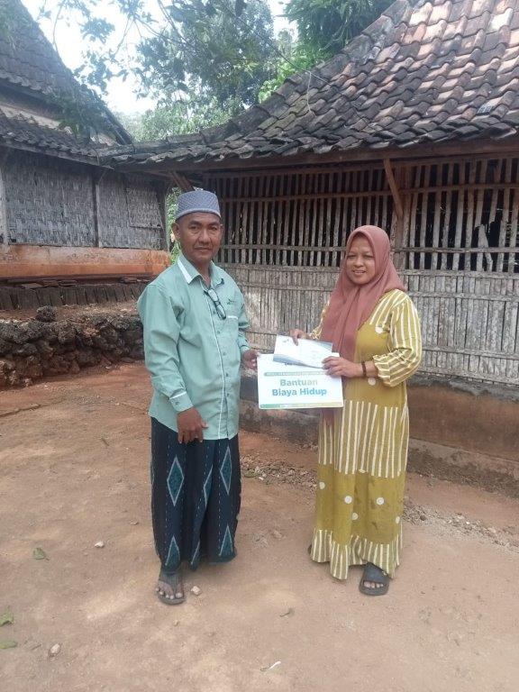 LAZ SIDOGIRI SALURKAN BANTUAN BIAYA HIDUP UNTUK JANDA DHUAFA DI BANGKALAN