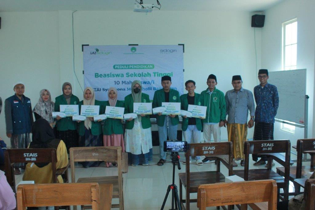 LAZ SIDOGIRI BERI BANTUAN BEASISWA UNTUK MAHASISWA BERPRESTASI DI BANGKALAN