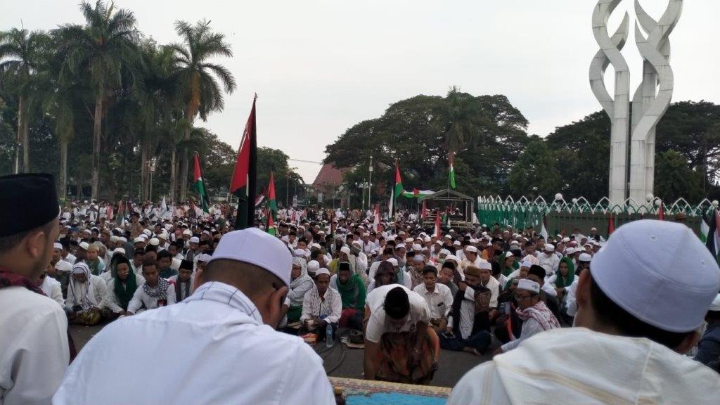 LAZ SIDOGIRI LANCARKAN GALANG DANA DALAM ACARA SOLIDARITAS BELA PALESTINA DI MONUMEN AREKLANCOR