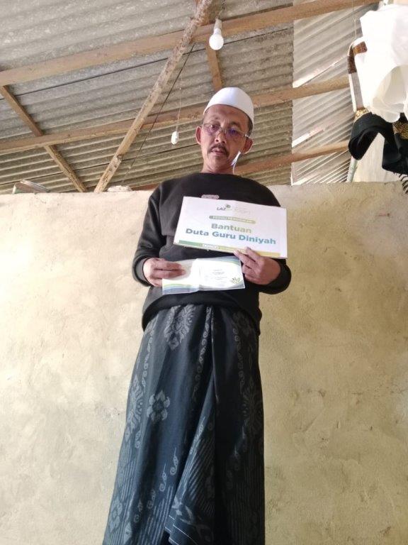LAZ SIDOGIRI SALURKAN BANTUAN INSENTIF UNTUK GURU MADRASAH DI BANGKALAN